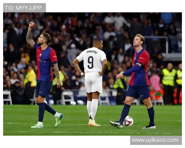 西甲焦点战拜仁逆转巴萨争议判罚引发全场热议